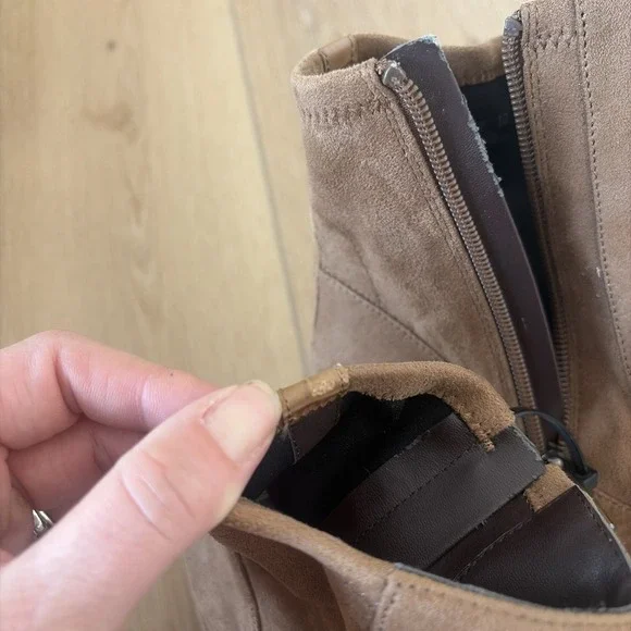 Donald Pliner Women's Giddie Heeled Ankle Booties Size 10 Brown Suede - Picture 9 of 10